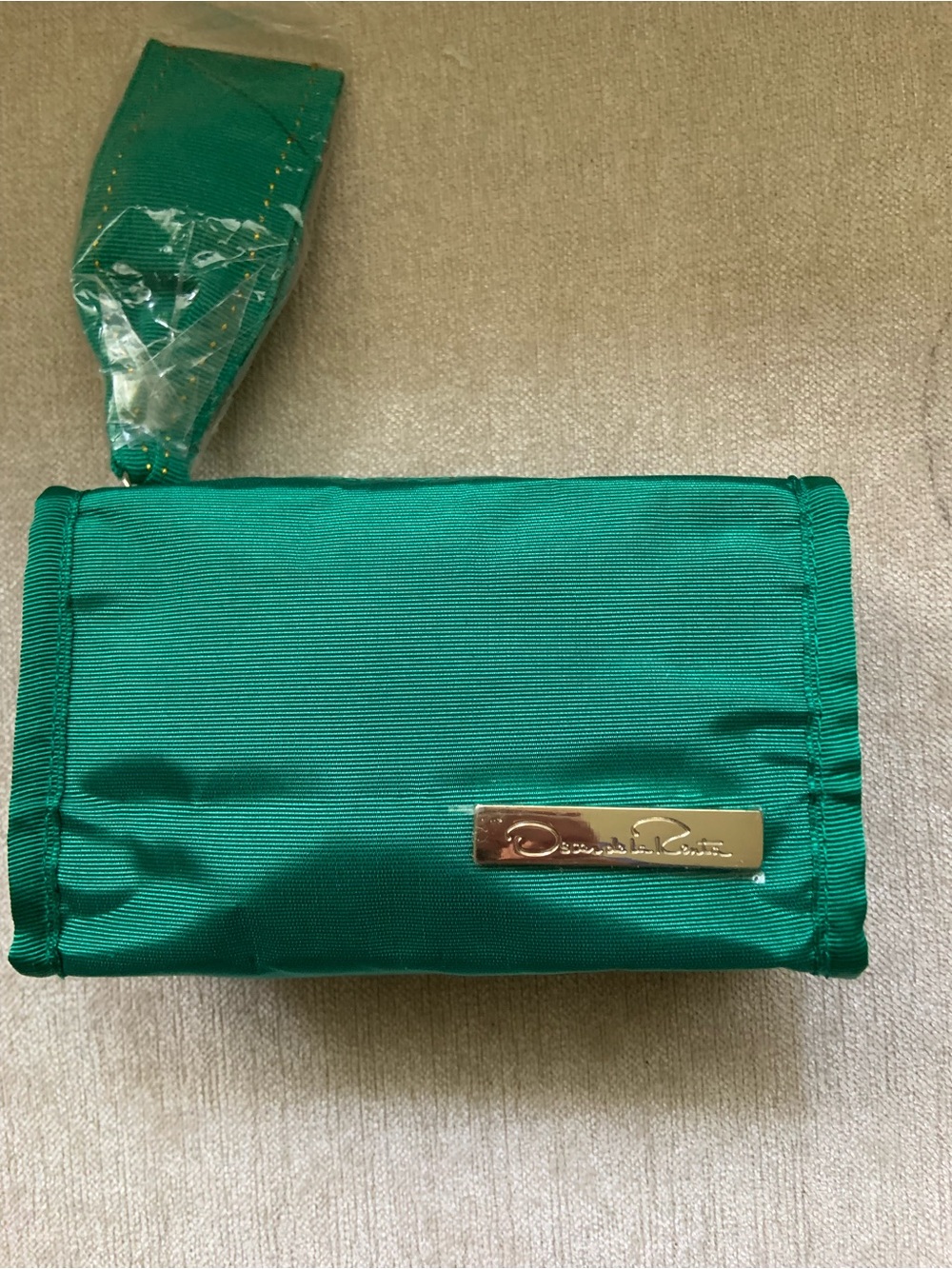 Oscar de la Renta Emerald Green Nylon Wristlet cosmetic bag with Gold Plaque